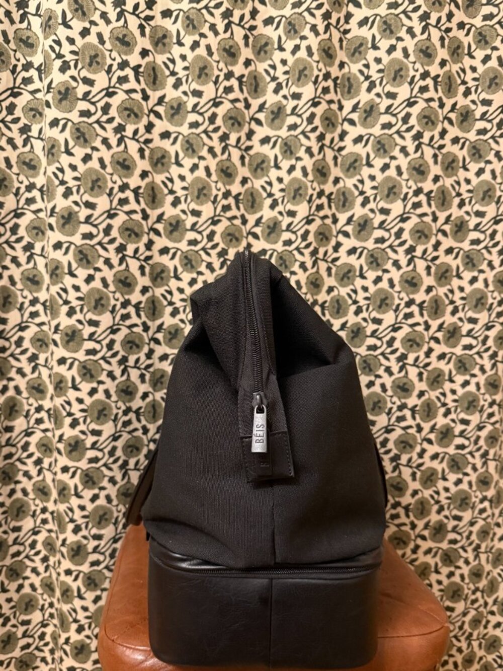 BEIS The Mini Weekender Convertible Travel Bag in Black, Detachable Compartment - Picture 3 of 8